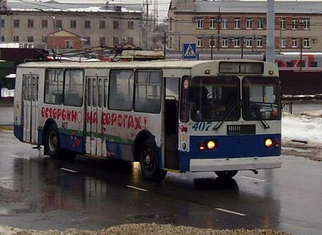 Белгородский Троллейбус № 407, улица Преображенская, (оторван правый башмак) 01 февраля 2016 год.