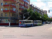 Белгородский Троллейбус № 409, пр-т. Славы, 2006 год, так же на фото заметен автобус из последнего пополнения парка автоколонны 1402 г. Белгорода - ЛИАЗ-5256, поставка которых привела к полному банкротству предприятия и его ликвидации.