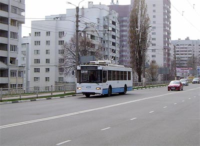Белгородский Троллейбус № 429, ул. Губкина (в районе остановки "Шаландина"), 2016 год, маршрут № 9-с. Фото примечательно тем, что на данном участке с 2008 по 2014 год движения троллейбусов не было вообще, после закрытия маршрута № 11-а.